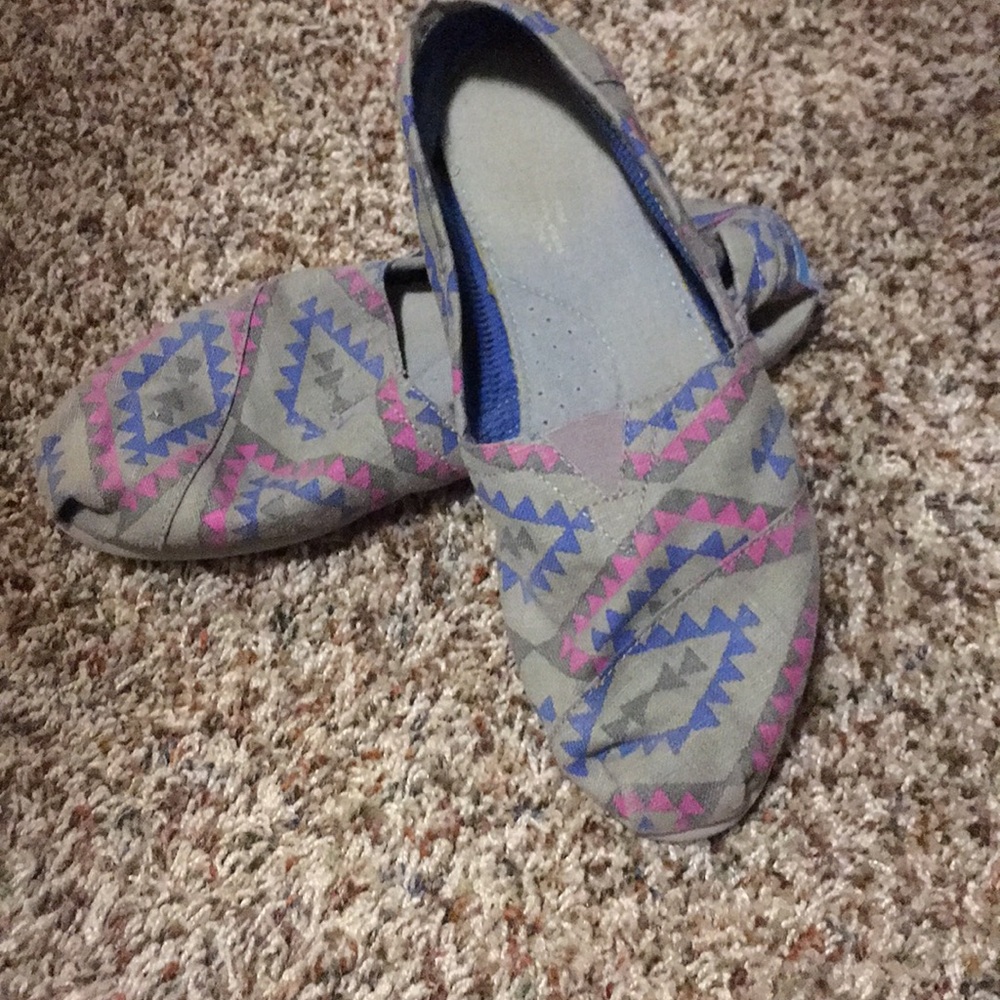 Pink/blue Aztec toms